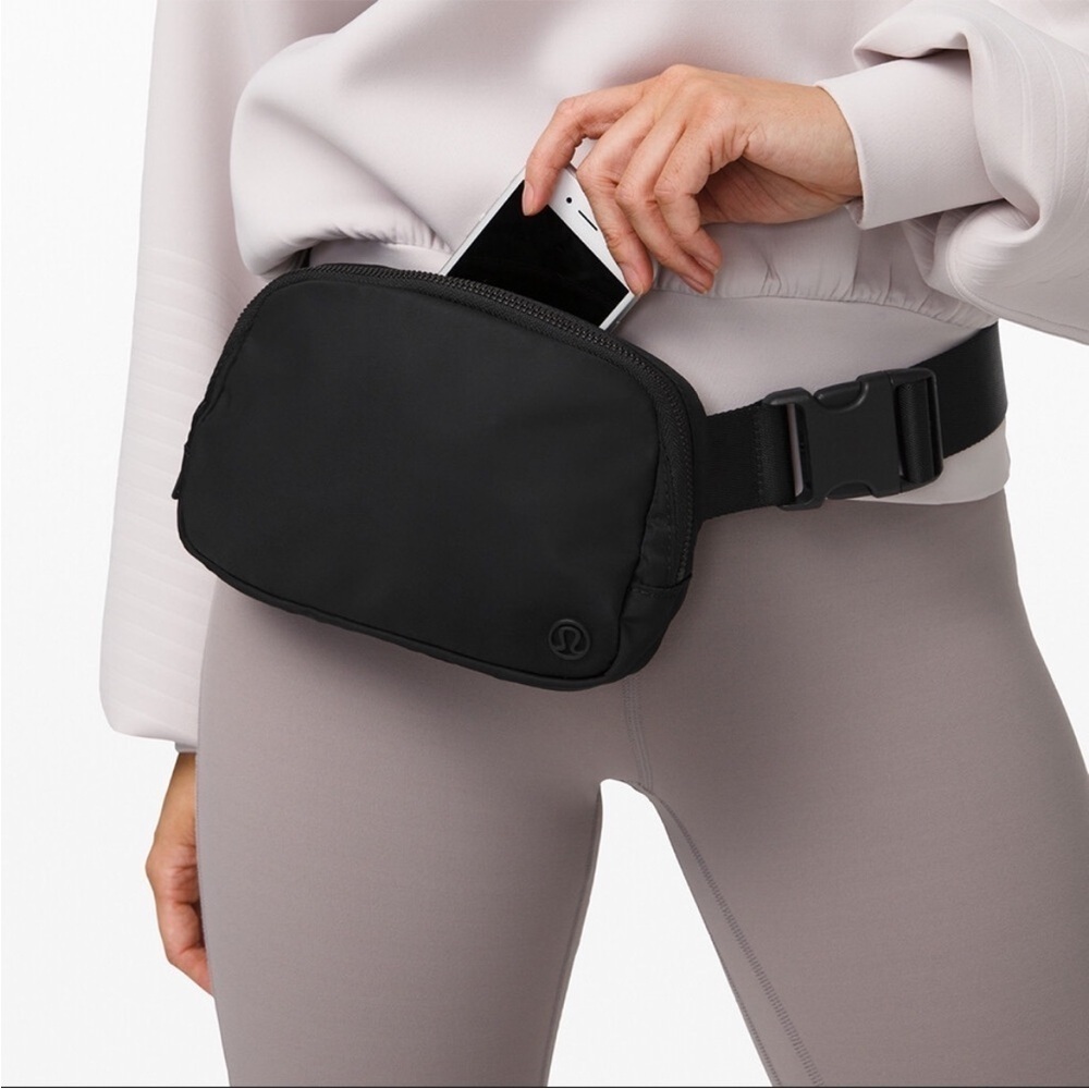 Lululemon Rare Matte All Black Hardware Original Everywhere Belt Bag Retired OG